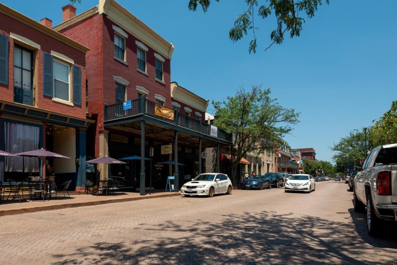 115 N Main Huge 2 Bedroom Unit On Main Street Saint Charles Exterior foto